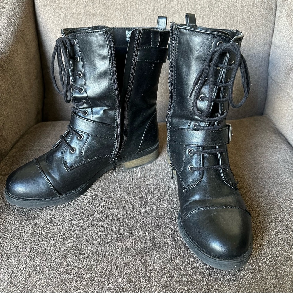 White Mountain Fido W15280 boots.